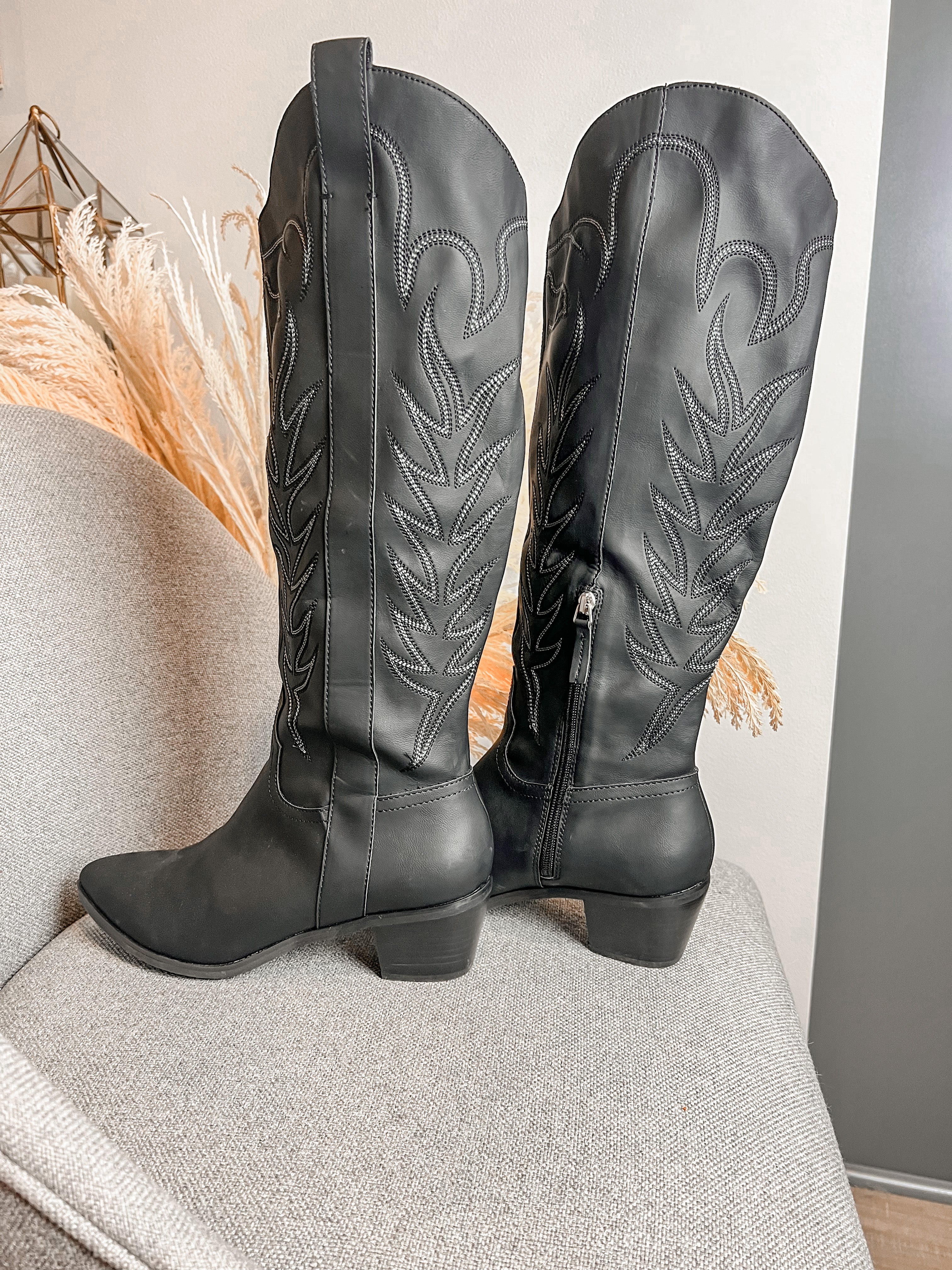 Detailed Inlay Boots In Black