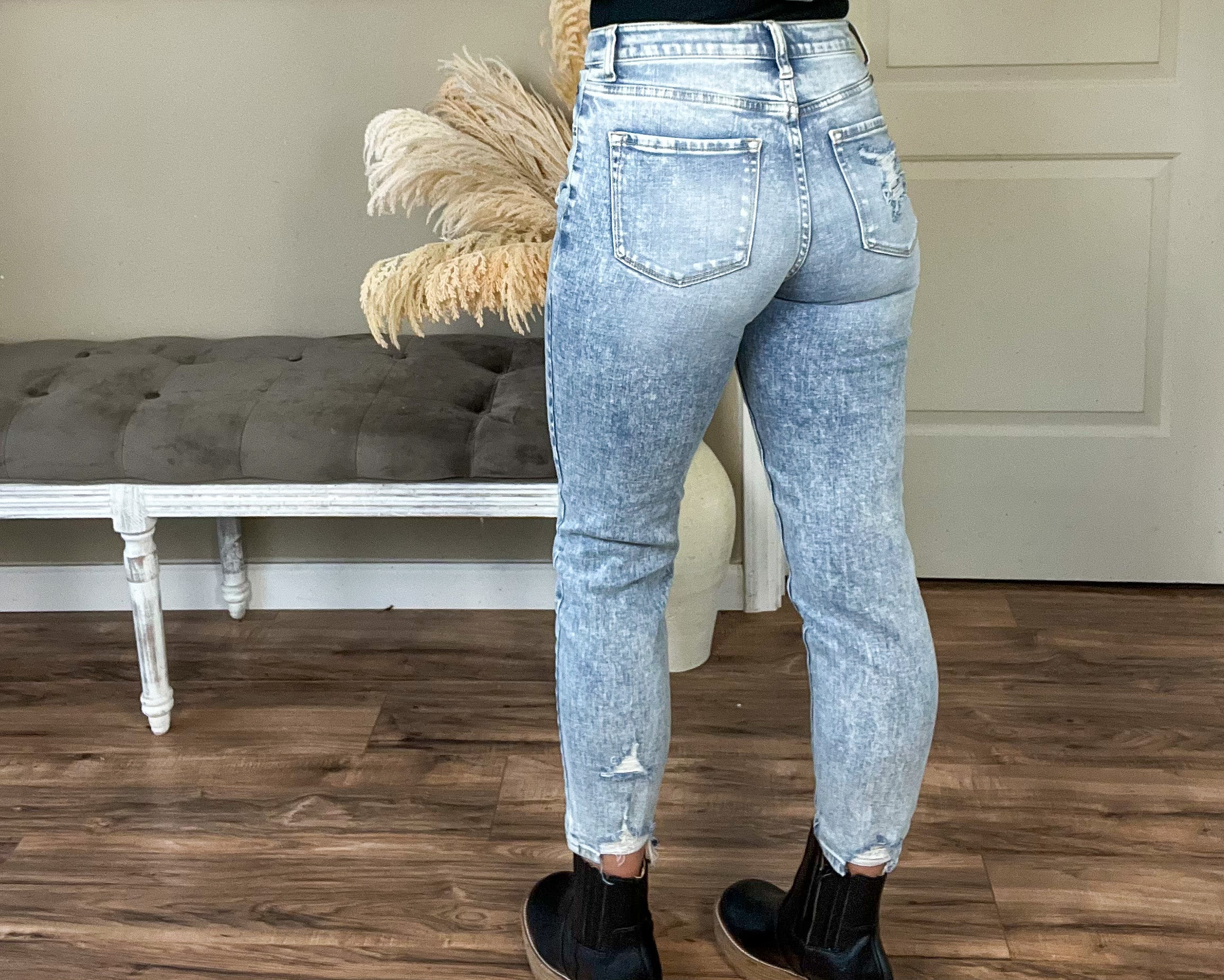 Kan Can Cropped Mom Jeans