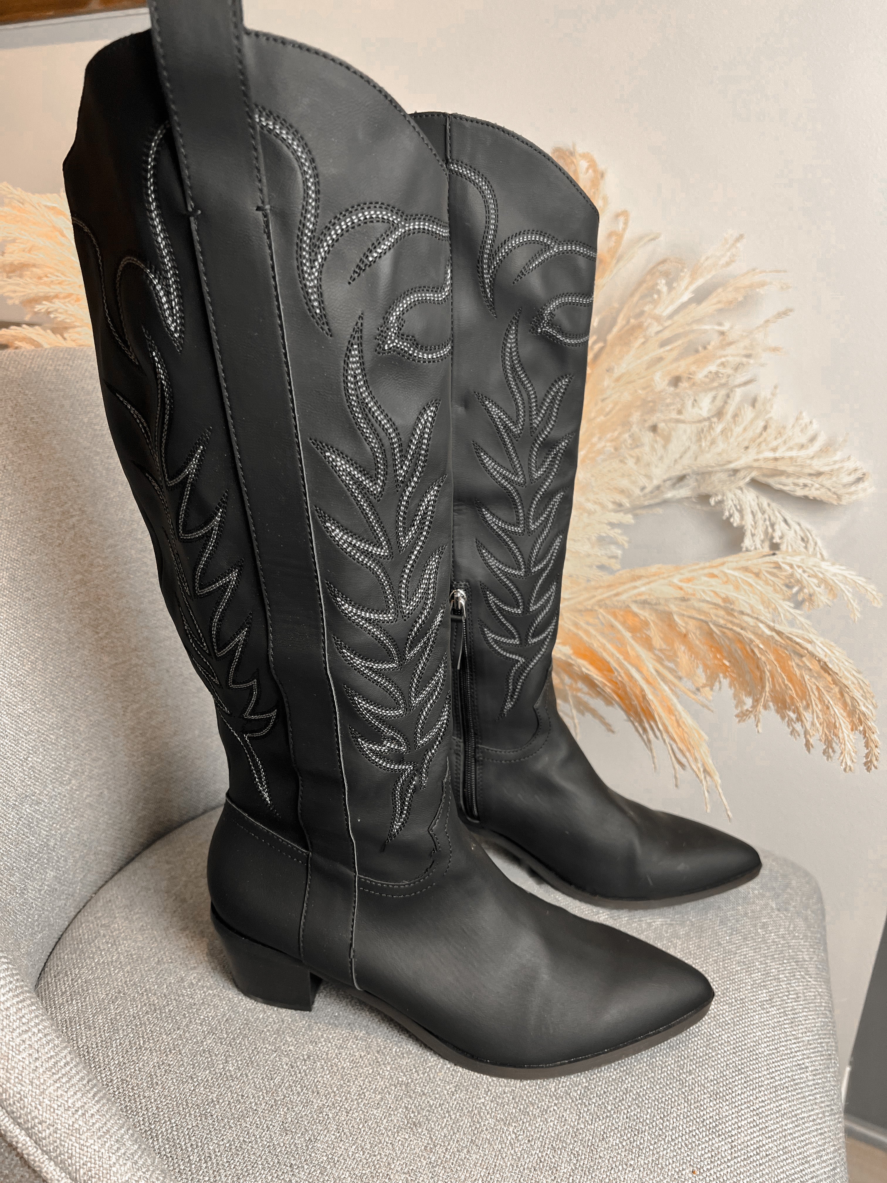 Detailed Inlay Boots In Black