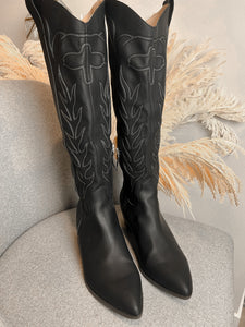 Detailed Inlay Boots In Black